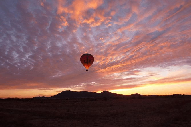 Heißluftballonfahrt zum Sonnenuntergang