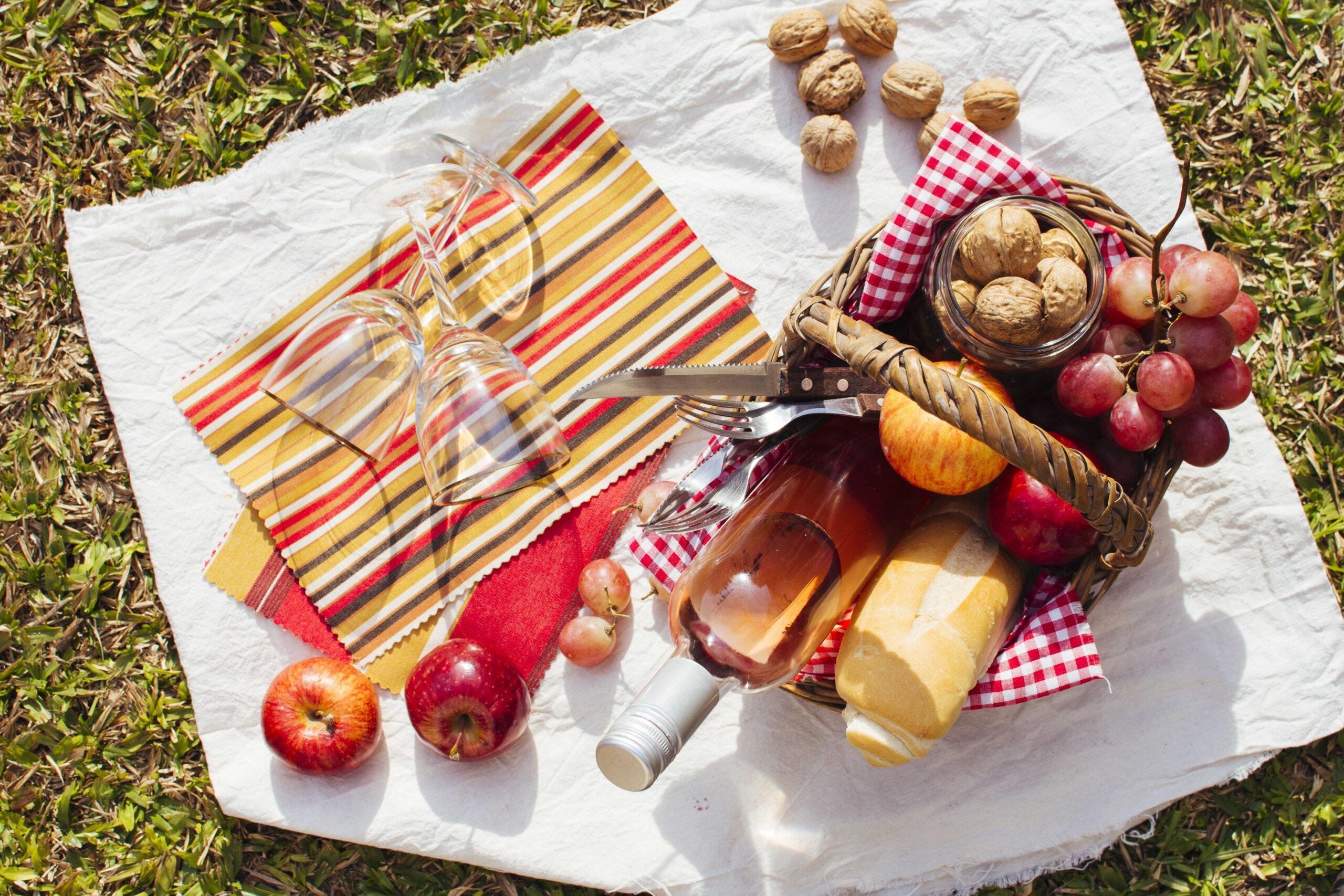 Geschenkkorb mit regionalen Produkten